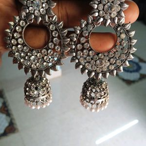 Priti Necklace And Eariings