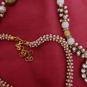 combo of 2necklace n 1full set with earnings in pearl n kundan