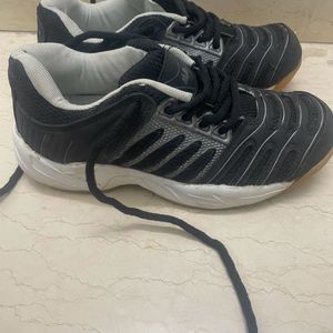 Badminton Shoes For Wooden Court, Size UK 6