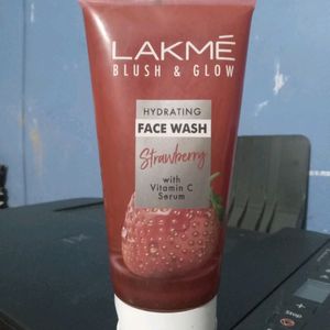 Lakme blush &glow hydrating face wash strawberry w