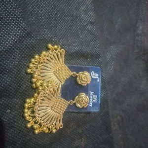 Jumki Type Earings