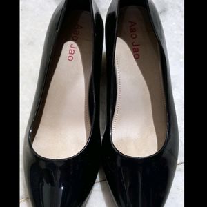 Size 39 WOMAN SHINY BLACK BELLY HEELS SHOES