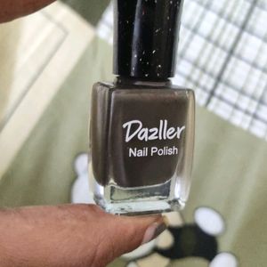 Dazller Chic 'N Cute Nail Polish with glossy Tint