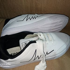 Boys sports shoes