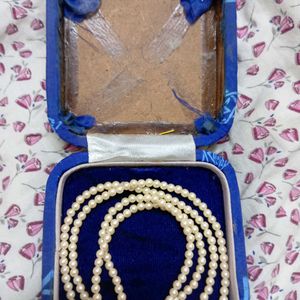 A pearl Necklace