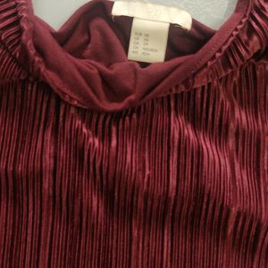 H&M - Burgandy V Neck Spaghetti Strap Top 😍