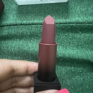 Huda Beauty Matte Bullet Lipstick "Graduation Day"