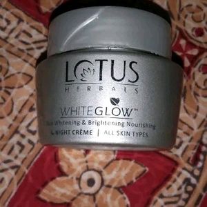 Lotus Herbals Whiteglow Skin Whitening & Brighteni