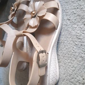 Very Comfortable Sandals Size 4.5