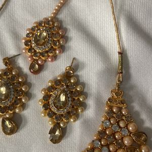 For bridal necklace