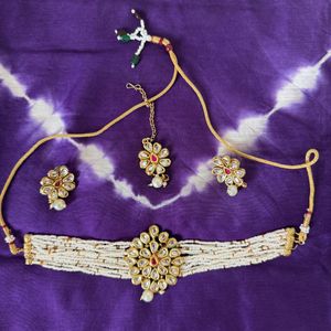 Choker With Bindi