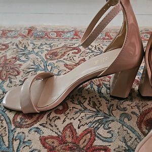 Steal Deal NUDE HEELS