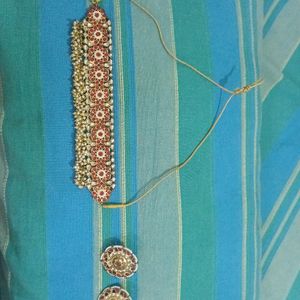 Short Pinkish,white And Golden  Colour Jewellery