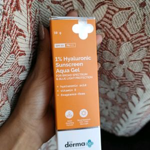 The derma co 1% hyaluronic acid sunscreen