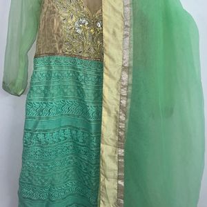 Halterneck Two-Piece Padded Kurta with Net Dupatta