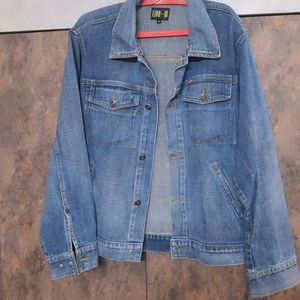 DENIM JACKET FOR THE STYLE AND FASHION..