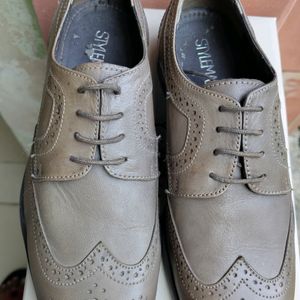 Size 6 Leather Shoe