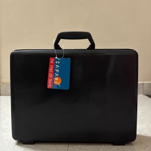 🆕Safari Black Carry-On Suitcase/Briefcase