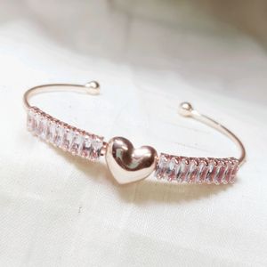 Brand New Heart Shaped Bracelet - Rose Gold