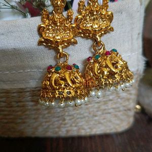 Temple Jewellery With 4 Pcs of Bangles