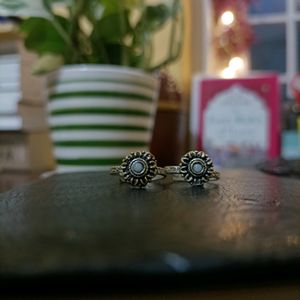 TEEJH FLORAL TOE RING