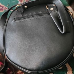 black slingbag