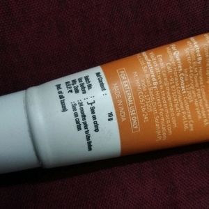 Ultra Matte Suncreen Gel With Spf 60 PA+++🧡