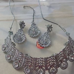 White Stone Beautiful Necklace Set