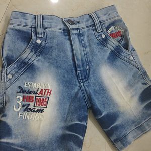 Kids T-shirt with denim shorts