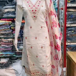 Kurti Pent Chunni