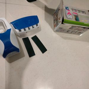 Automatic Toothpaste Squeezing Device