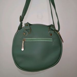 New trendy rounded sling bag for girls and womens