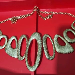 Stylish Golden Neckpiece