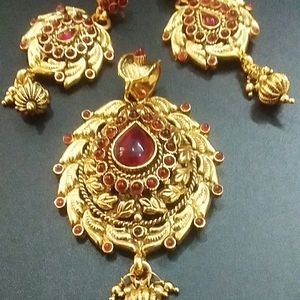 Ethnic Red Kemp Stone Pendant & Earrings Set