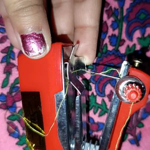 MINI PORTABLE HANDY SEWING MACHINE + Freebie😍❤