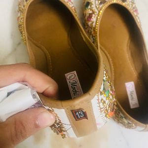 Punjabi juttis