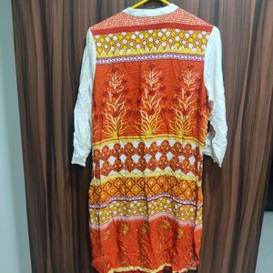 Beautiful Flowy White & Orange Akkriti Kurta