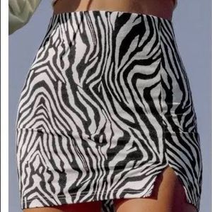 SSS ZEBRA  MINI SKIRT 💗(w Tag)