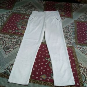 white jegging /pant