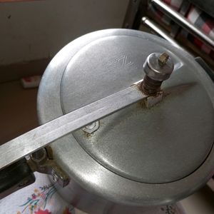 Bajaj 6.5 Litre Cooker In Fully Working Condition