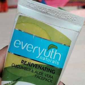 Everyuth Face Scrub & Pack