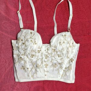 Style white cute top with gold lace flowers