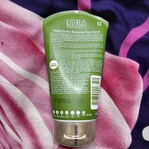 Lotus Ubtan Face Scrub