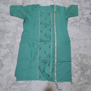 Bust 50 Green Kurti