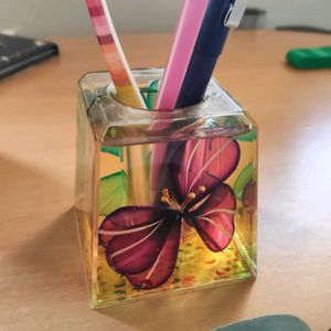 Pen Holder With Liquid And Stars In It