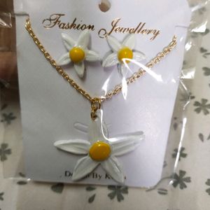 Beautiful White Flower Jewellery Set