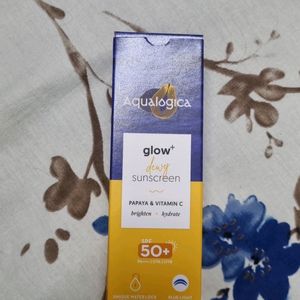 Aqualogica  Glow+ Dewy Sunscreen