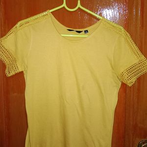 Round Neck Tshirt With Lace Trims