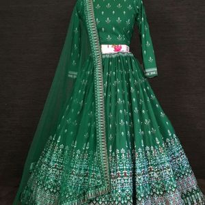 💚50% Off 🔥 BEAUTIFUL GREEN LEHENGA💚