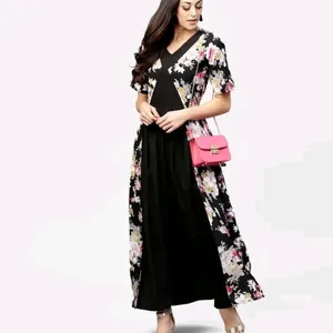 Black maxi dress with round neck and 3/4 sleeves